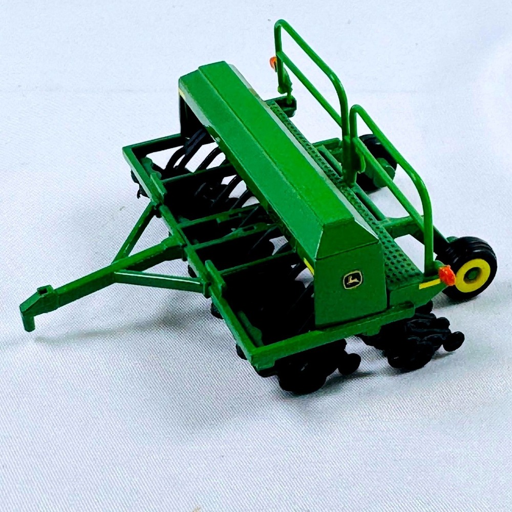 John Deere Grain Drill 1/64 Scale Diecast Farm Implement Toy Ertl Green